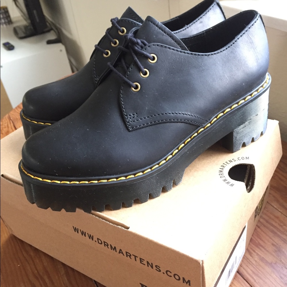 Dr. Martens “Shriver Low” Platform Oxford